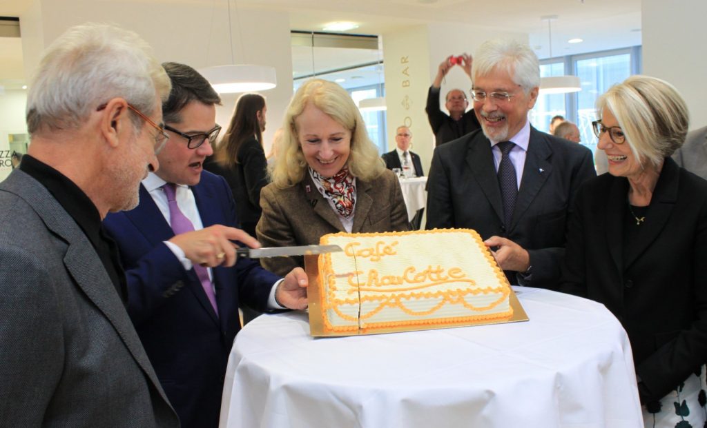 Architekt Prof. H. Nickl, Hessischer Wissenschaftsminister B. Rhein, Staatssekretärin im Hessischen Finanzministerium Dr. B. Weyland, Vorstandsvorsitzender und Ärztlicher Direktor Prof. Dr. J. Schölmerich, Architektin Prof. Ch. Nickl-Weller