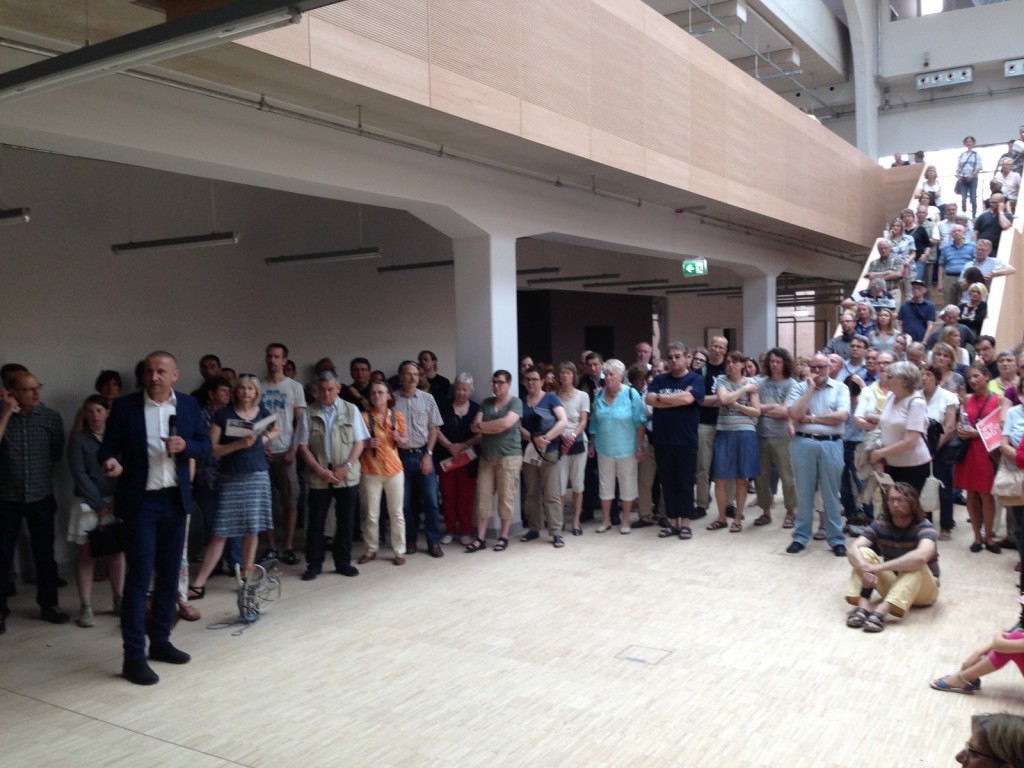 Gesamtprojektleiter Gerhard Eckl (Vorstand Nickl & Partner Architekten AG) bei einer der Führungen durch den Campus Derendorf Hochschule Düsseldorf