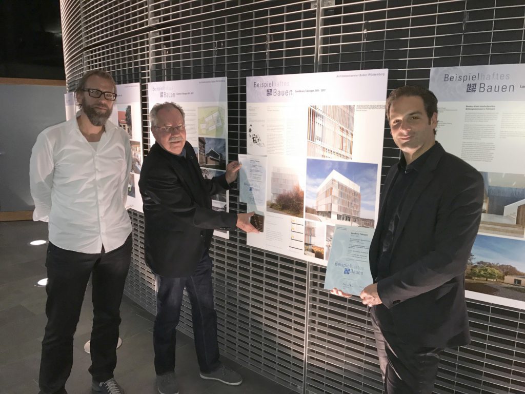 Dipl.-Ing. Harald Stieber M. Sc., Bernd Selbmann and Dominik Miksa with the Exemplary Building in the Tubingen District 2011-2017 award