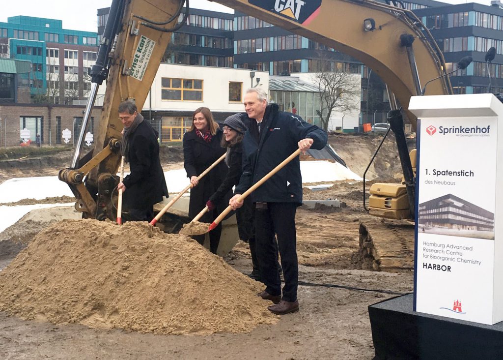 From left to right: Dr Martin Hecht, Katharina Fegebank, Prof. Dr Arwen Pearson, Martin Görge