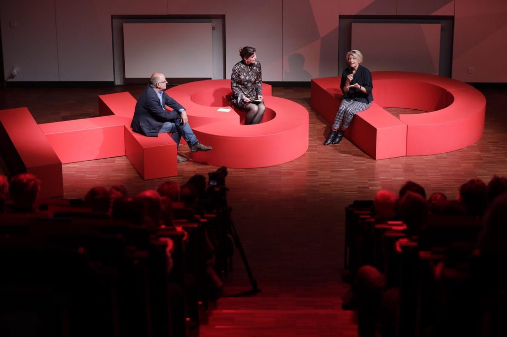 Simone Fischer, Press Officer and Head of Communication & Marketing, with Prof. Christine Nickl-Weller and Walter Pfeiffer (Düsseldorf Student Services), Photo: Susanne Diesner