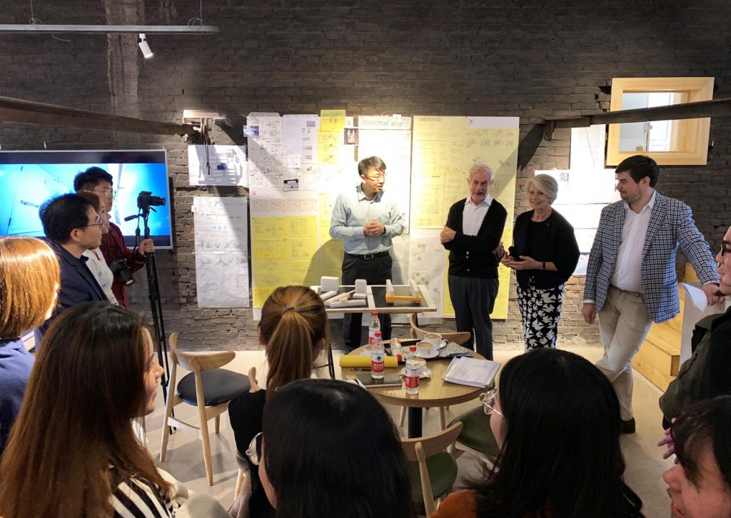 Presentation of impromptu designs by Shenyang Technical University students on the subject of “Digital Healing”, from left to right: Yang Ye (Vice Director Liaoning Shenfu New District), Prof. Hans Nickl, Prof. Christine Nickl-Weller, Hieronimus Nickl