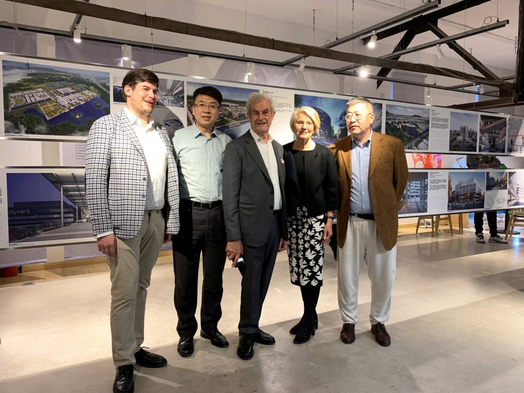 Exhibition opening in Shenyang, from left to right: Hieronimus Nickl, Yang Ye (Vice Director of Liaoning Shenfu New District), Prof. Hans Nickl, Prof. Christine Nickl-Weller, Lu Di (Director of Dian Museum)