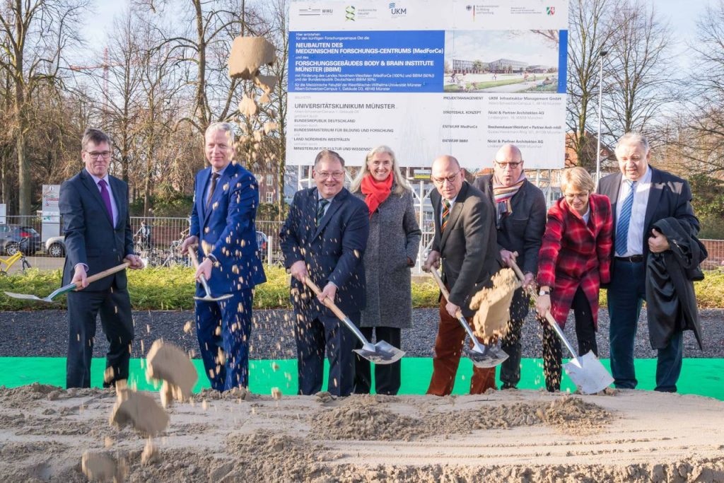 (Photo: MFM/Wibberg, from left to right): Prof. Johannes Wessels, Rector of the University of Münster, Dr Christoph Hoppenheit, Business Director of the Münster University Hospital, Prof. Frank Ulrich Müller, Dean of the medical faculty, Isabel Pfeiffer-Poensgen, NRW Minister of Culture and Science, Prof. Hugo Van Aken, Medical Director of Münster University Hospital, Lord Mayor of Münster Markus Lewe, District President Dorothee Feller and Dr Theodore Windhorst, former President of the Westphalia-Lippe Medical Association, broke gound for the major Research Campus East project today.